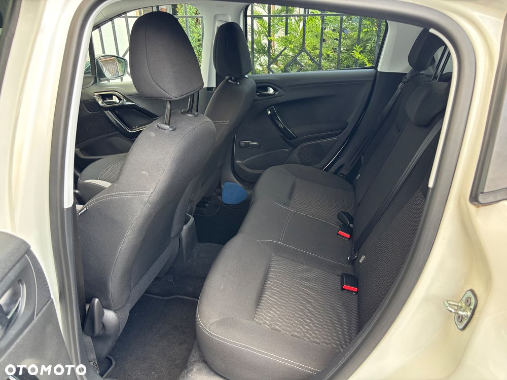 Peugeot 208 1.2 PureTech Allure - 12