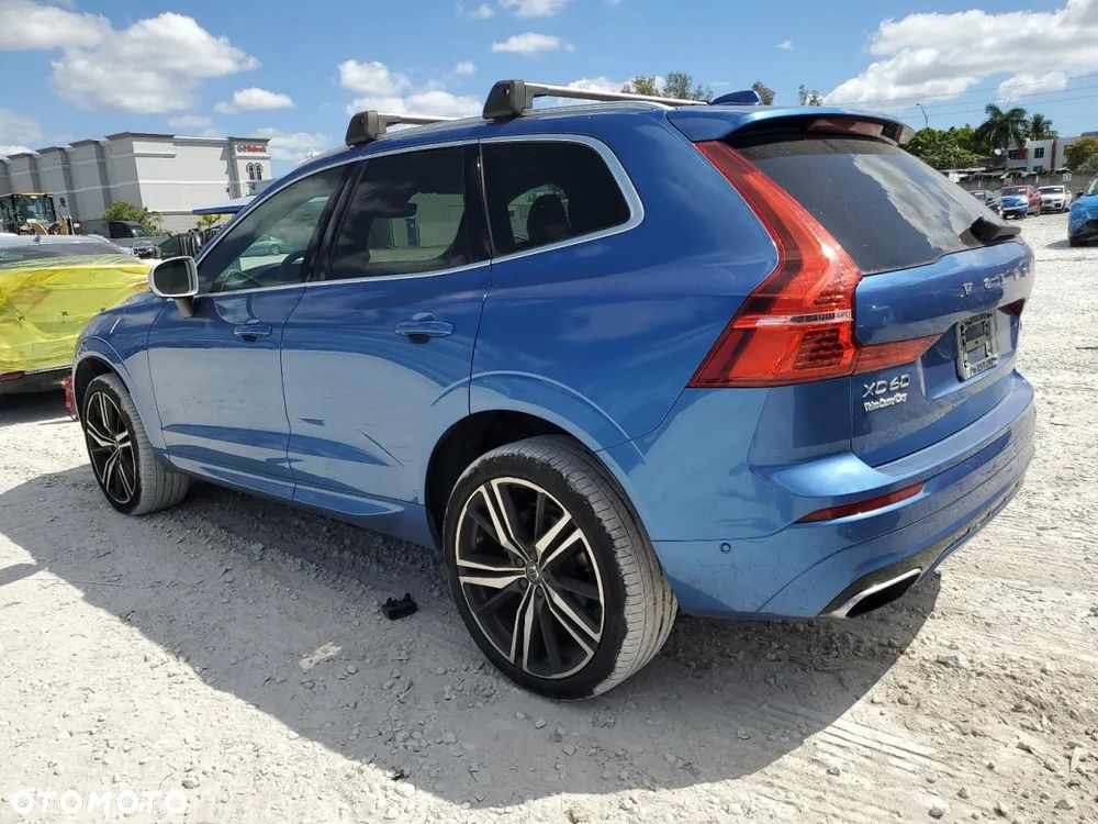 Volvo XC 60 T5 AWD R-Design - 3