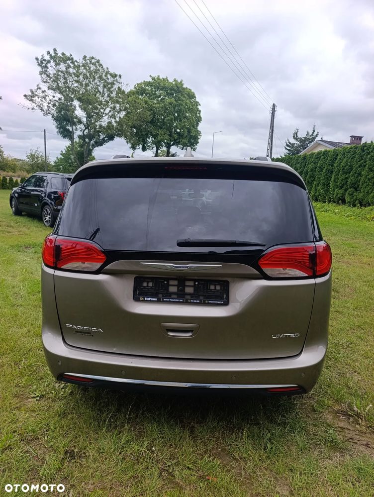 Chrysler Pacifica - 6
