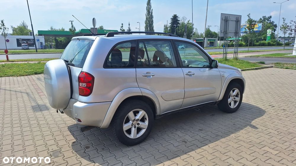 Toyota RAV4 2.0 VVT-i 4x4 - 5