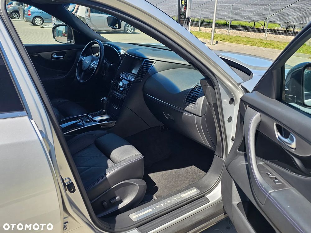 Infiniti Q70 - 17