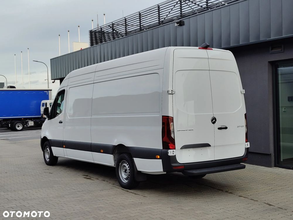 Mercedes-Benz Sprinter - 6