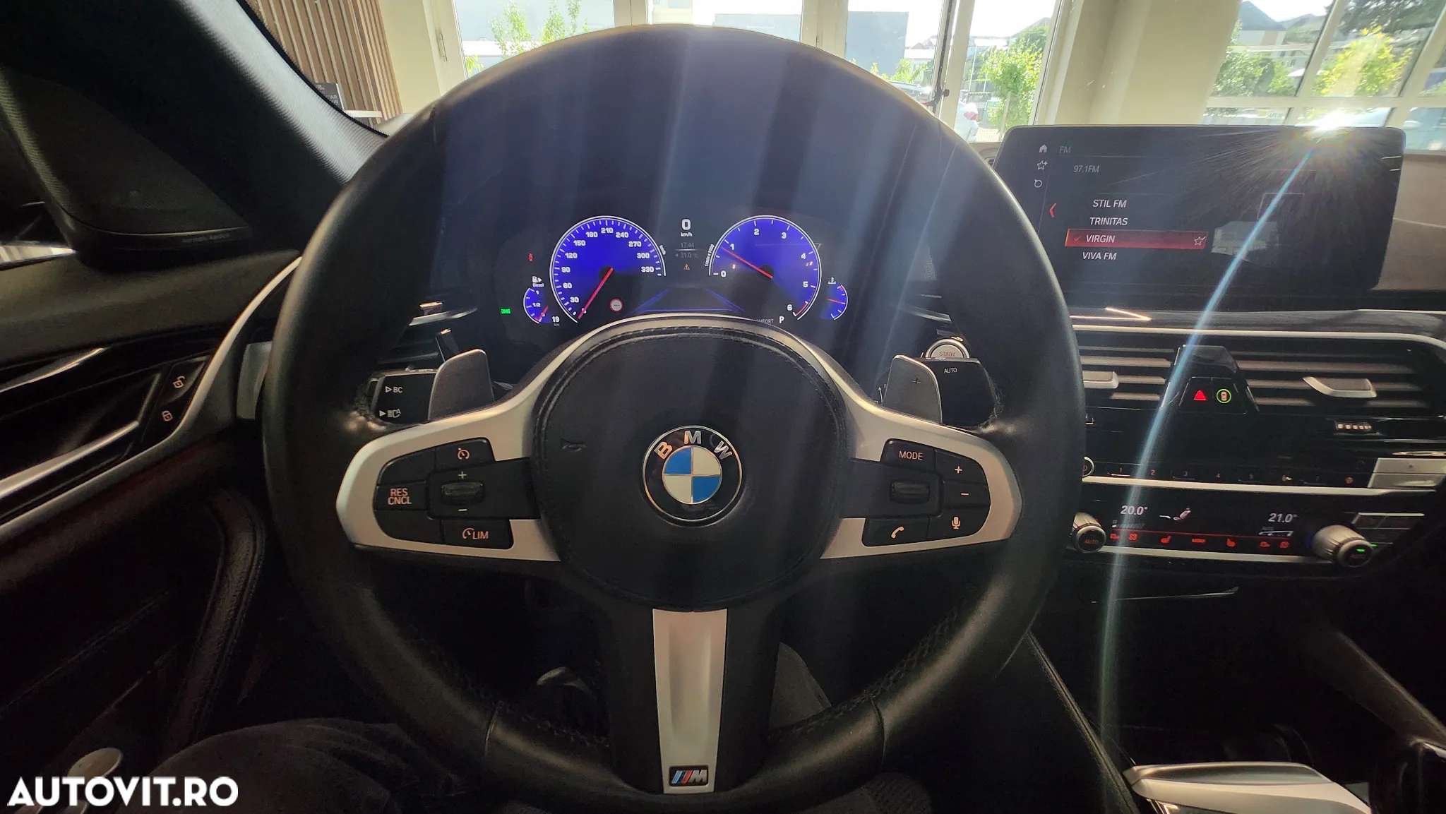 BMW Seria 5 520d xDrive AT - 29