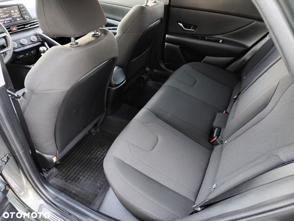Hyundai Elantra - 22