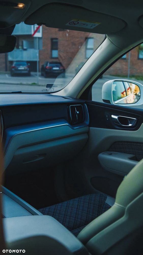 Volvo XC 60 B4 B Momentum - 11