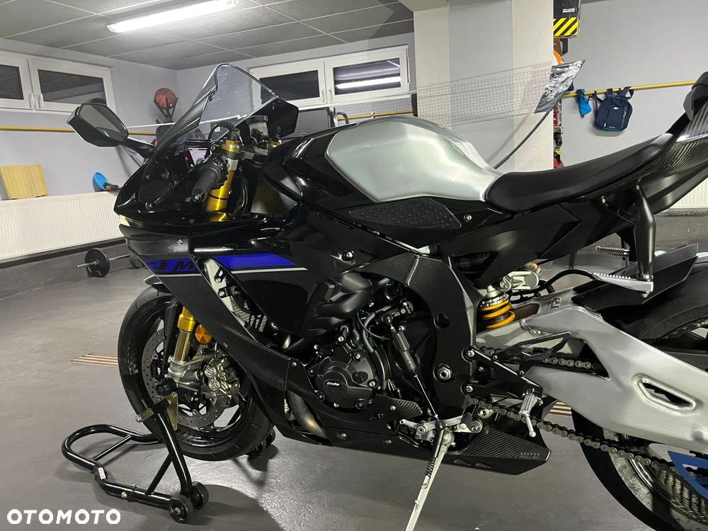 Yamaha R1 - 13