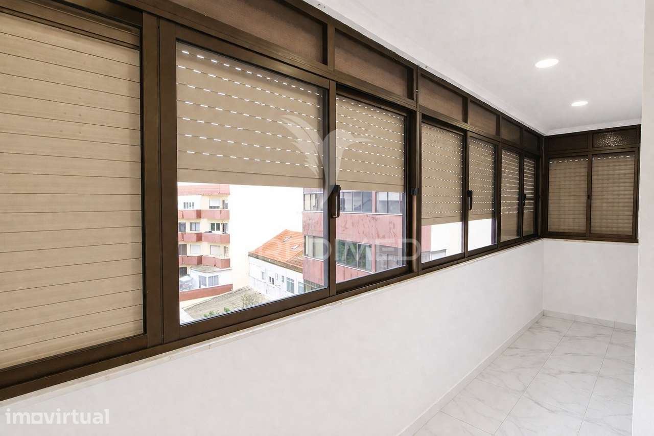 T3 com varandas e cozinha remodelada - Montijo - Grande imagem: 5/20