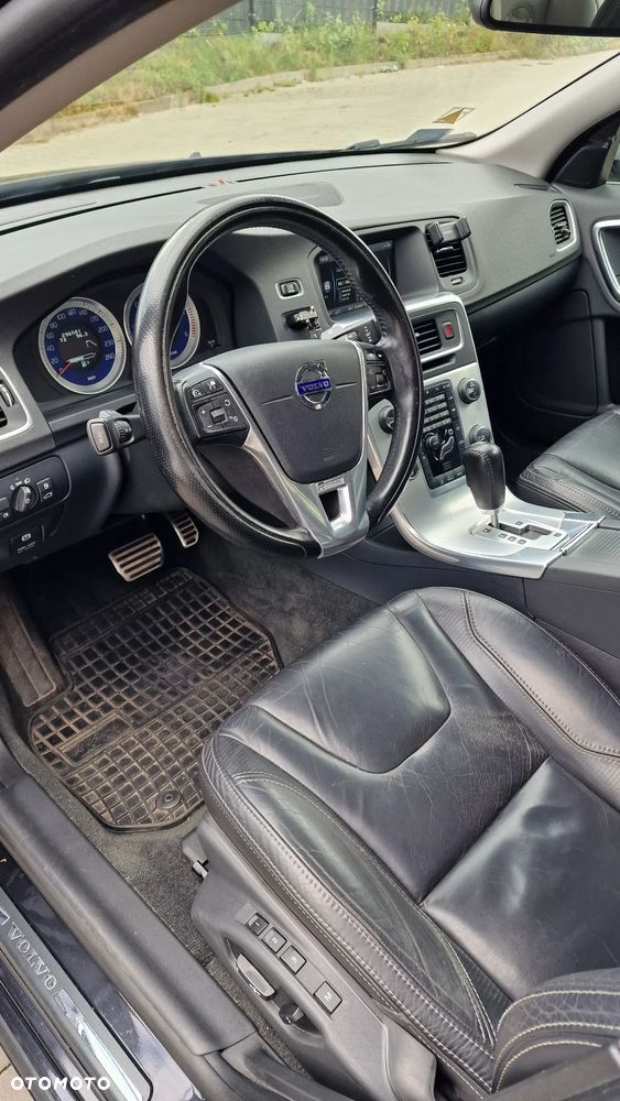 Volvo S60 D5 AWD R-Design - 10