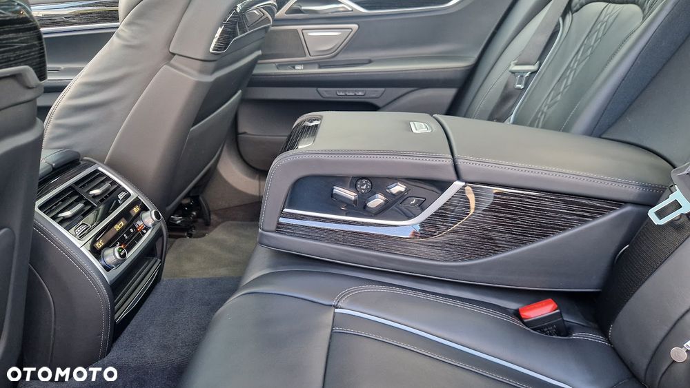 BMW Seria 7 730d xDrive mHEV - 10