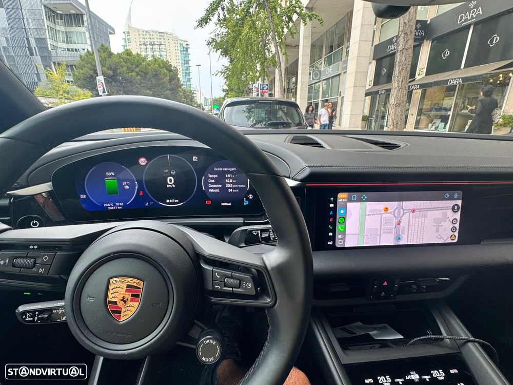 Porsche Macan Electric 4 - 18