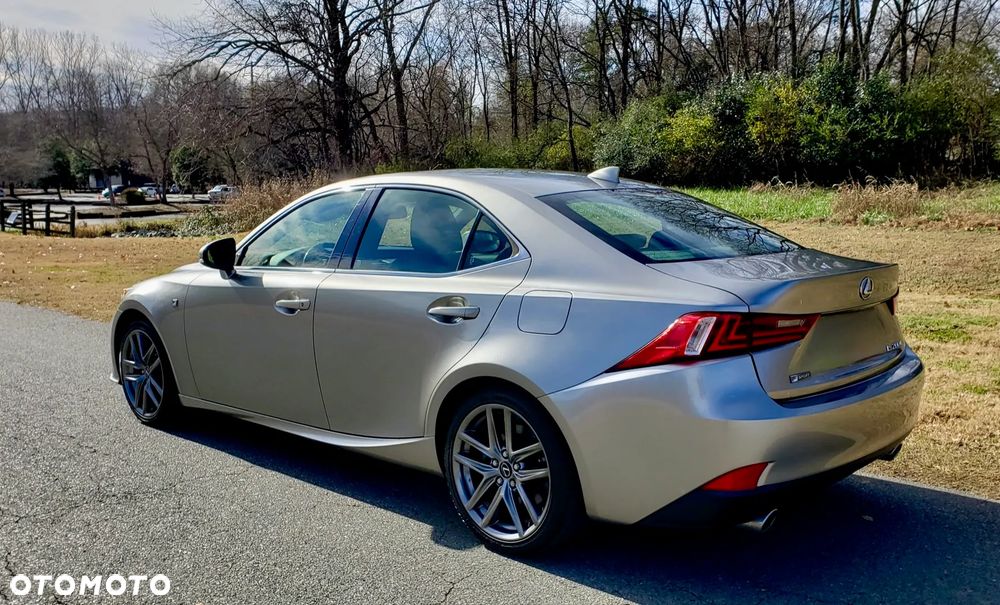 Lexus IS - 11