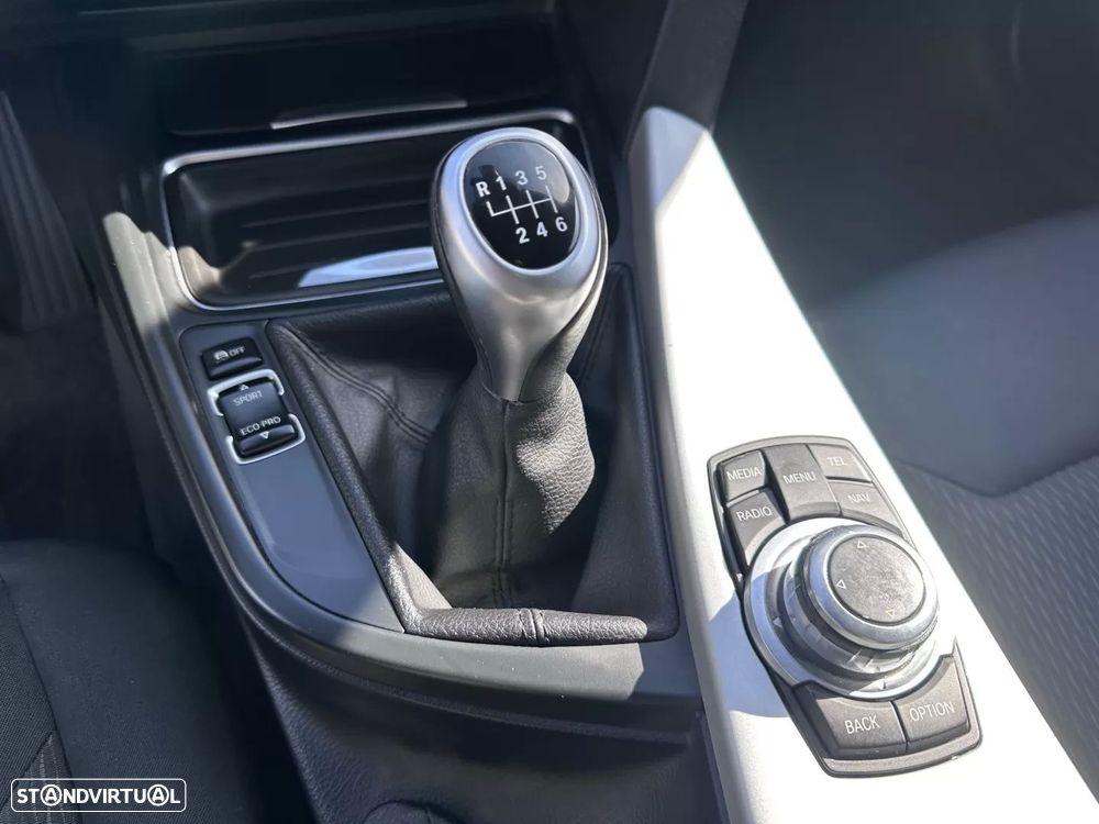 BMW 316 d Line Sport - 33