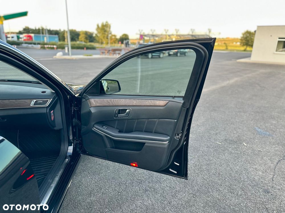 Mercedes-Benz Klasa E 300 BlueTEC 7G-TRONIC - 23
