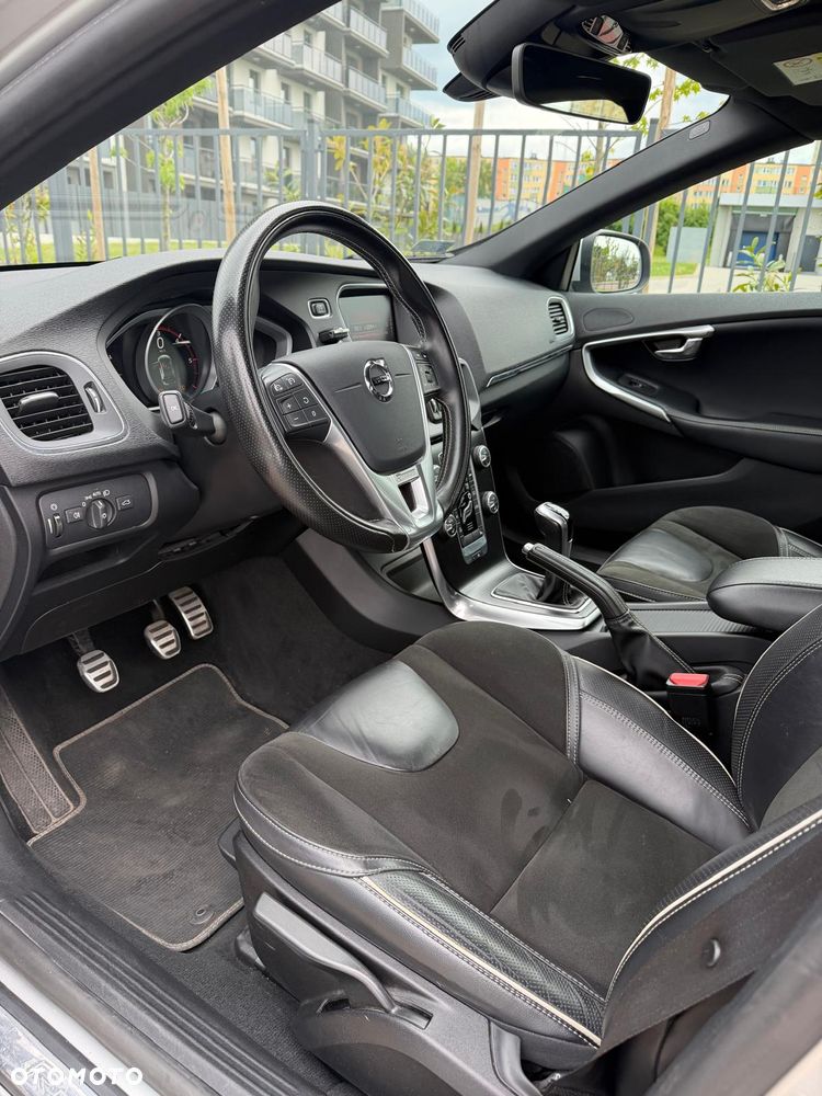 Volvo V40 D2 Drive-E SCR R-Design Momentum - 9