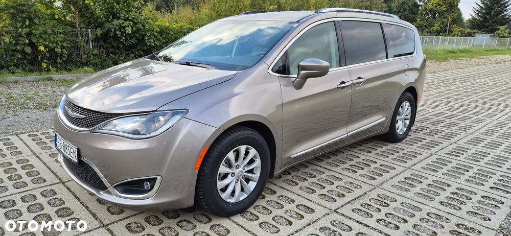 Chrysler Pacifica - 1