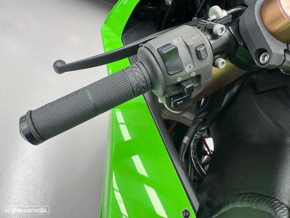 Kawasaki Ninja ZX-10R - 16