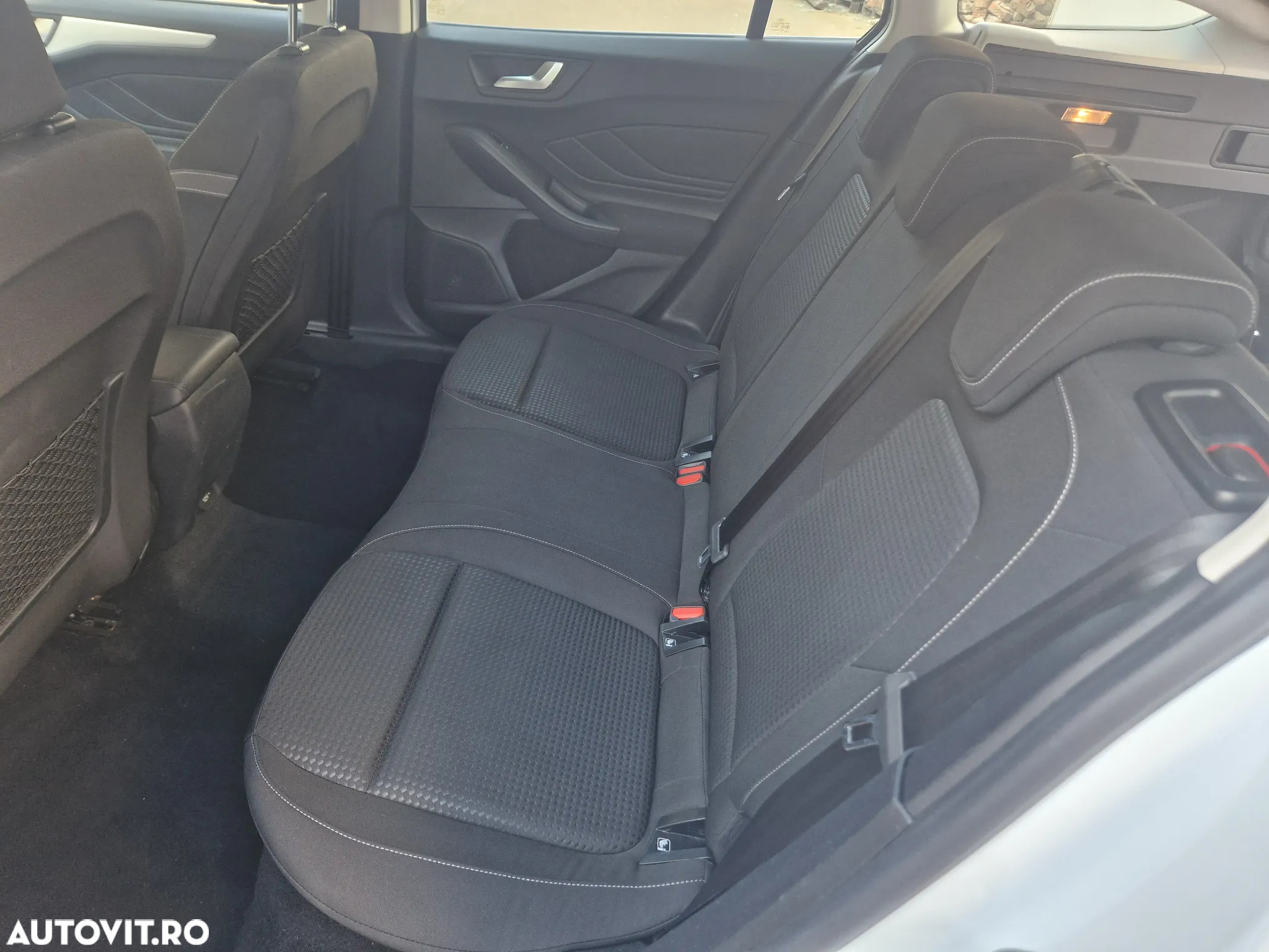 Ford Focus 1.5 EcoBlue Start-Stopp-System COOL&CONNECT - 17