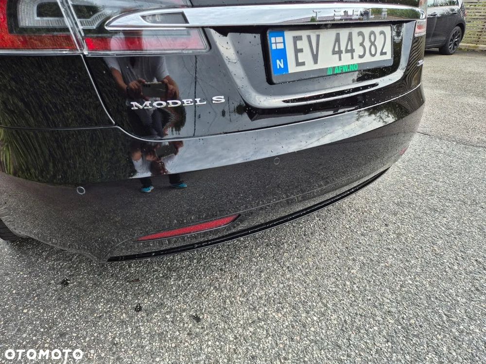 Tesla Model S - 4