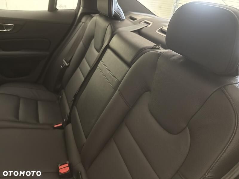 Volvo S60 T4 R-Design - 19