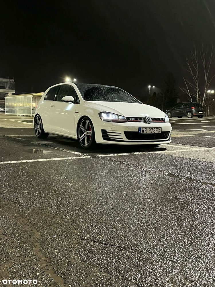 Volkswagen Golf - 17