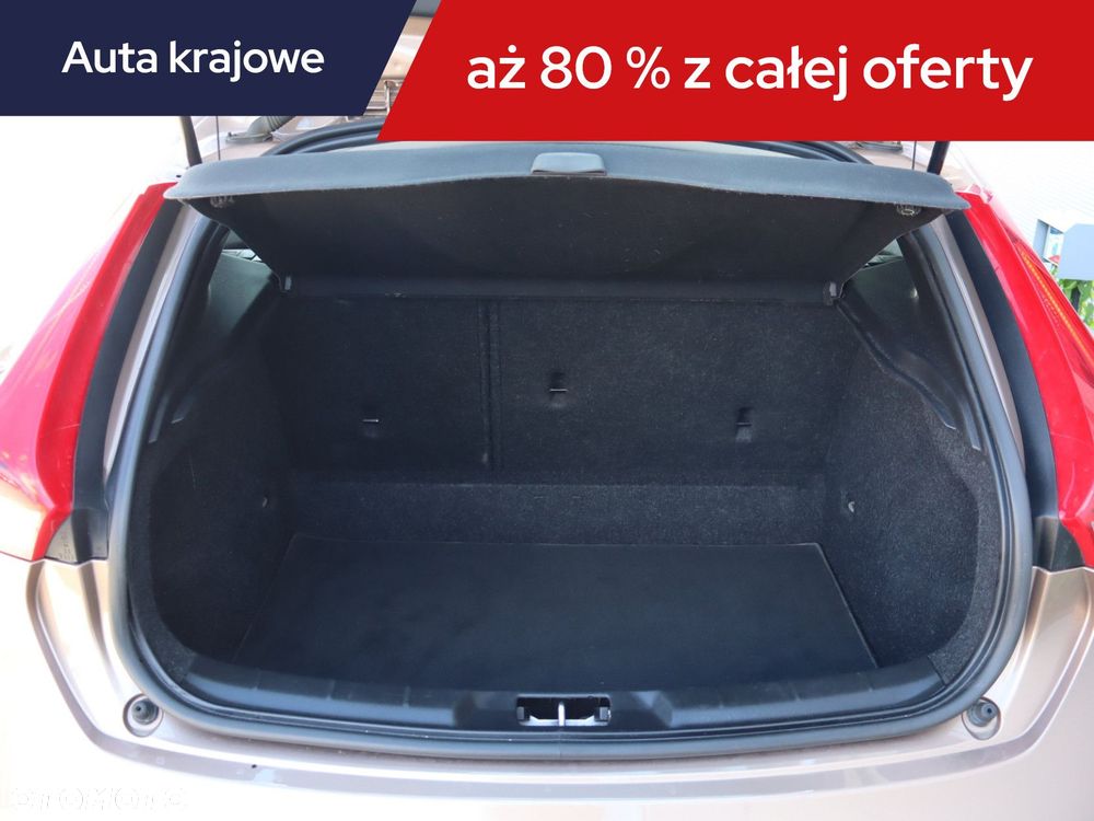 Volvo V40 - 16