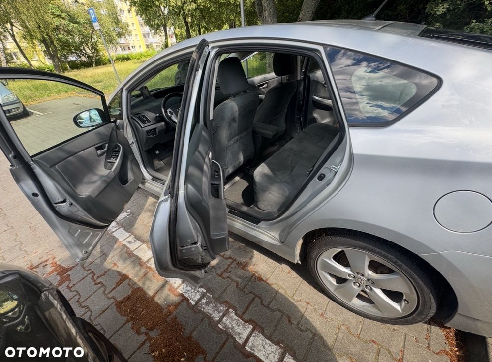 Toyota Prius (Hybrid) - 11