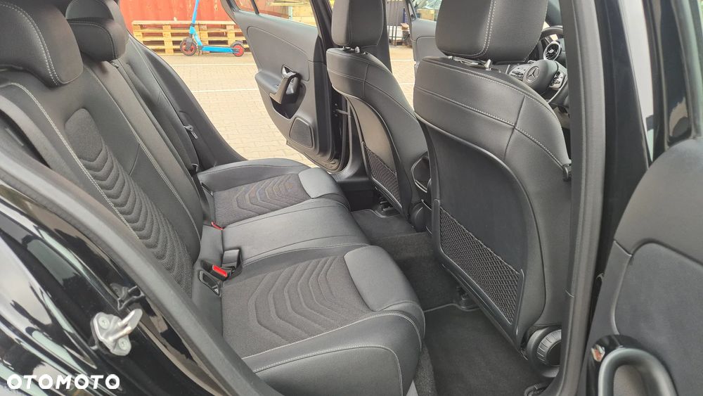 Mercedes-Benz Klasa A 180 Style 7G-DCT - 7