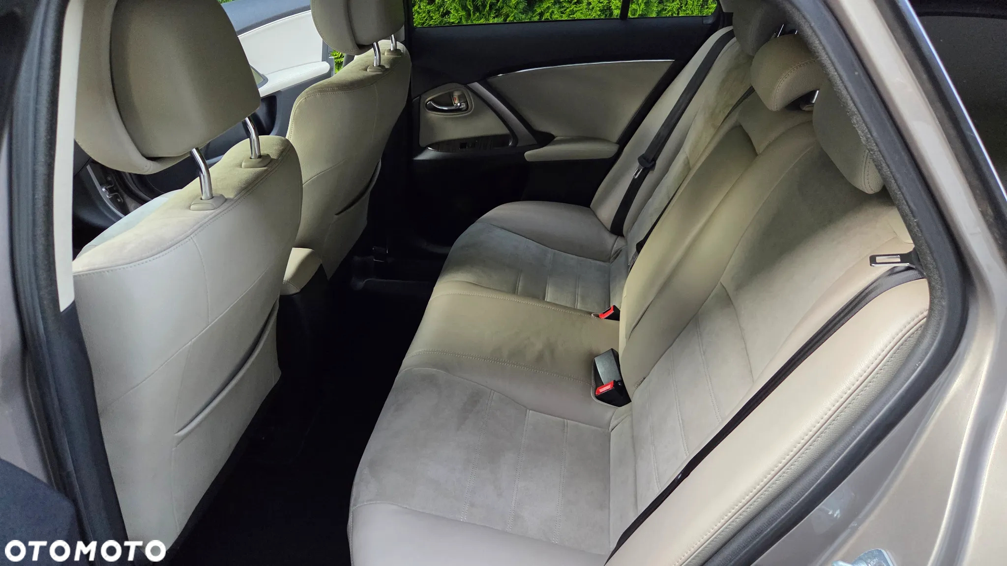 Toyota Avensis 2.0 D-4D Premium - 20