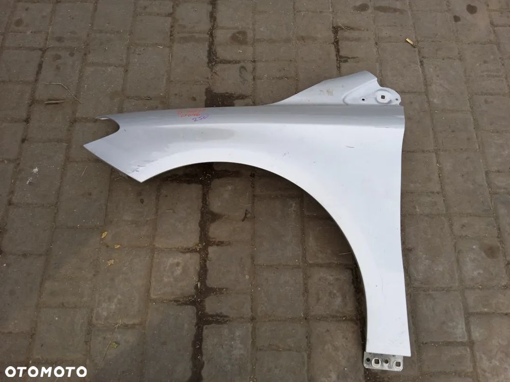 BŁOTNIK LEWY MERCEDES B-KLASA W 246