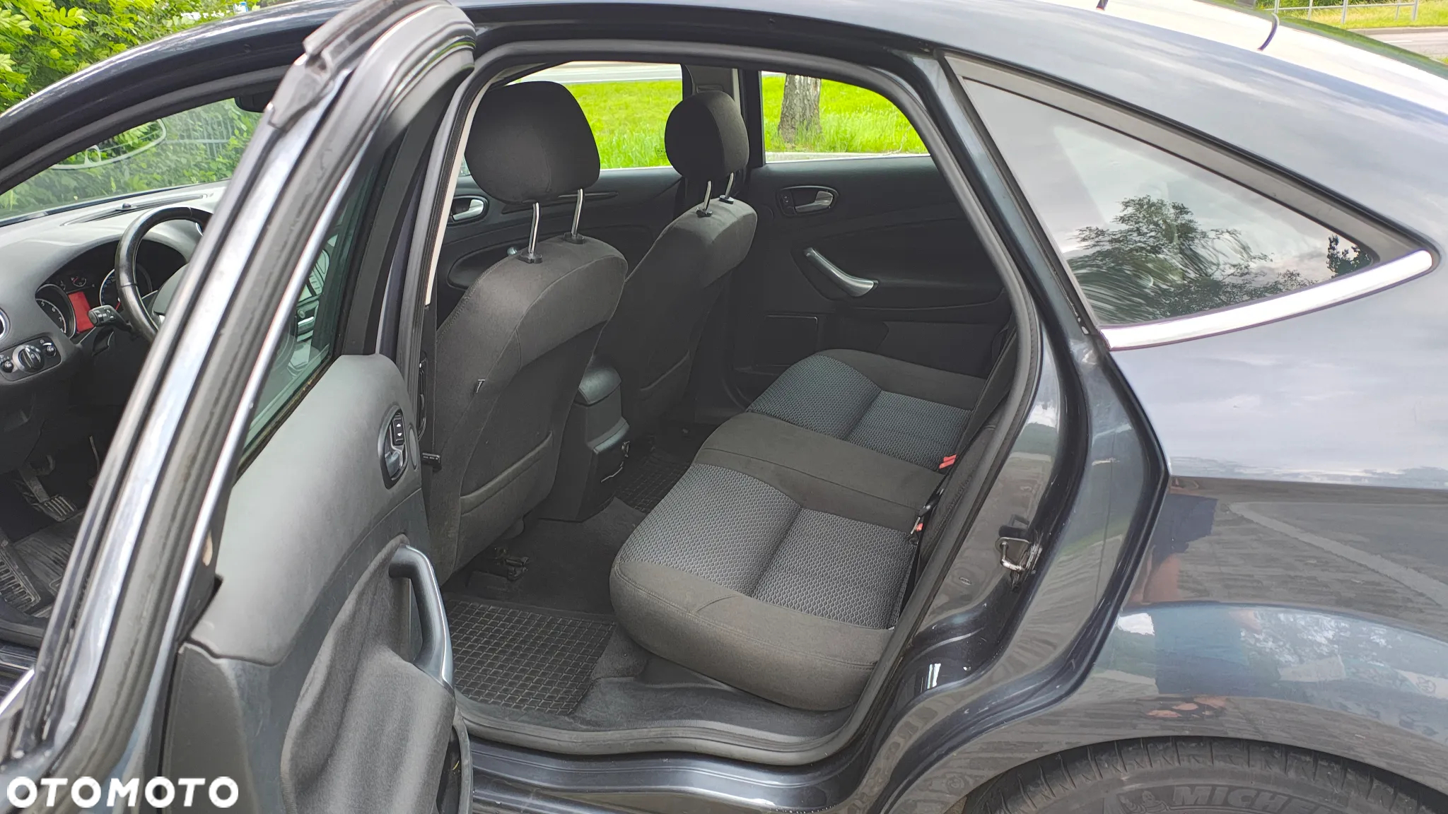 Ford Mondeo 2.0 Ghia - 12