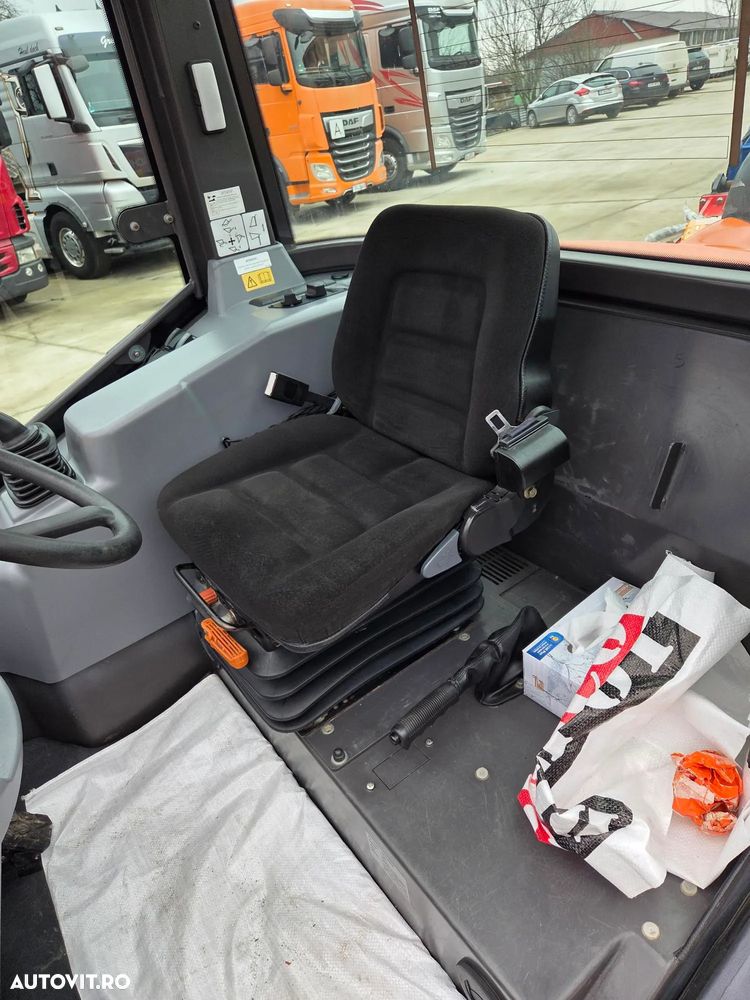 Hitachi ARTICULAT ZW65, Ridica 2,4tone la 3,2m, incarca 8x4 si semiremorci basculabile, 2019, 1.790h, 4x2, Cupla rapida, cupa 1mc, furci, AC, Anvelope 70%-ok, STARE FOARTE BUNA, POSIBILITATE LEASING 3 ani-PROMOTIE 34.900 EUR+Tva - 13