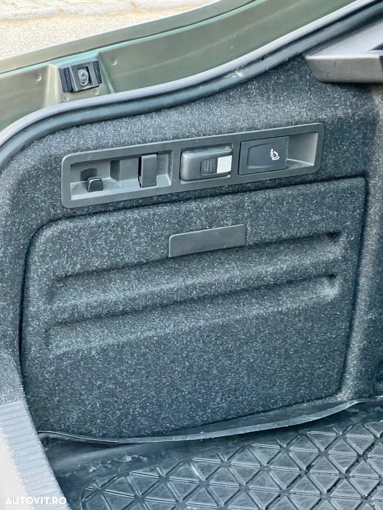 Skoda Superb 2.0 TDI DSG 4X4 Laurin & Klement - 25