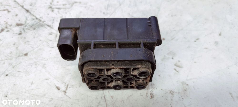 ROZDZIELACZ PNEUMATYKI AUDI A6 C6 4F0616013 - 1