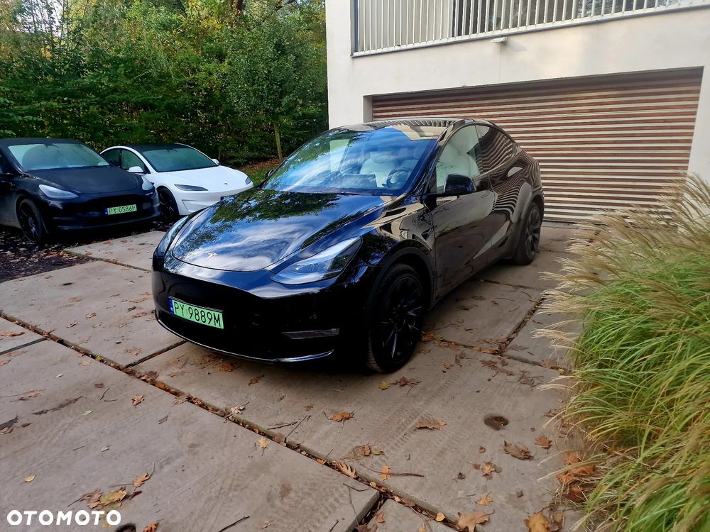 Tesla Model Y Long Range AWD - 3
