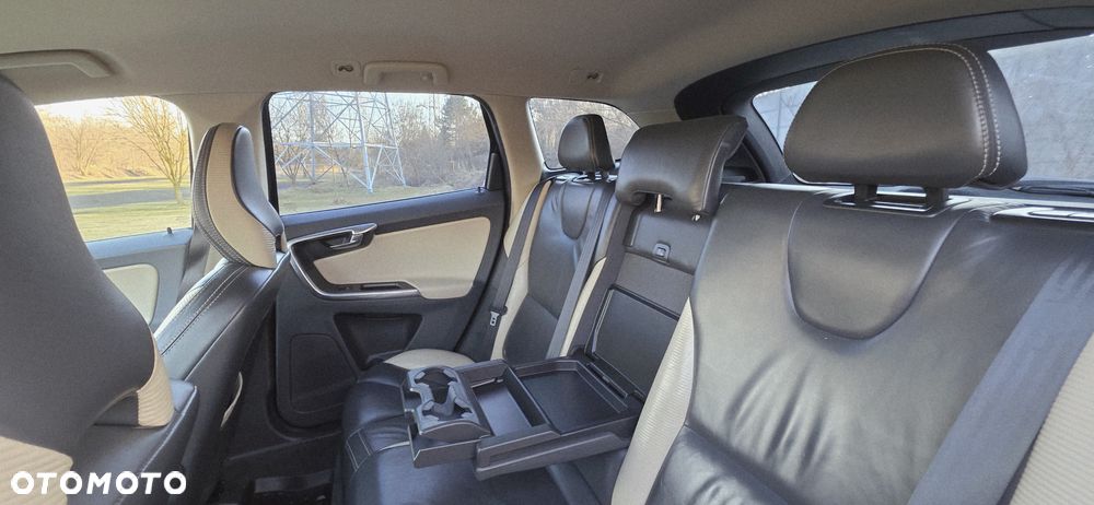 Volvo XC 60 D4 RDesign - 16