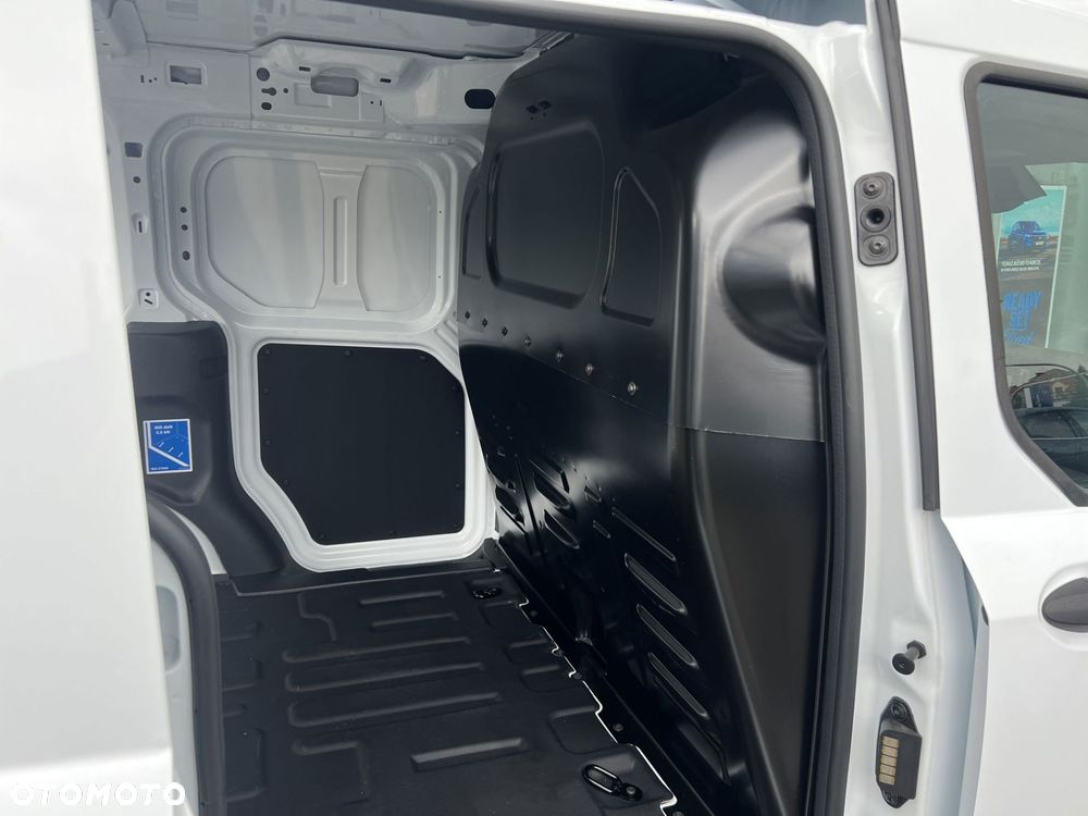 Ford Transit Courier - 19