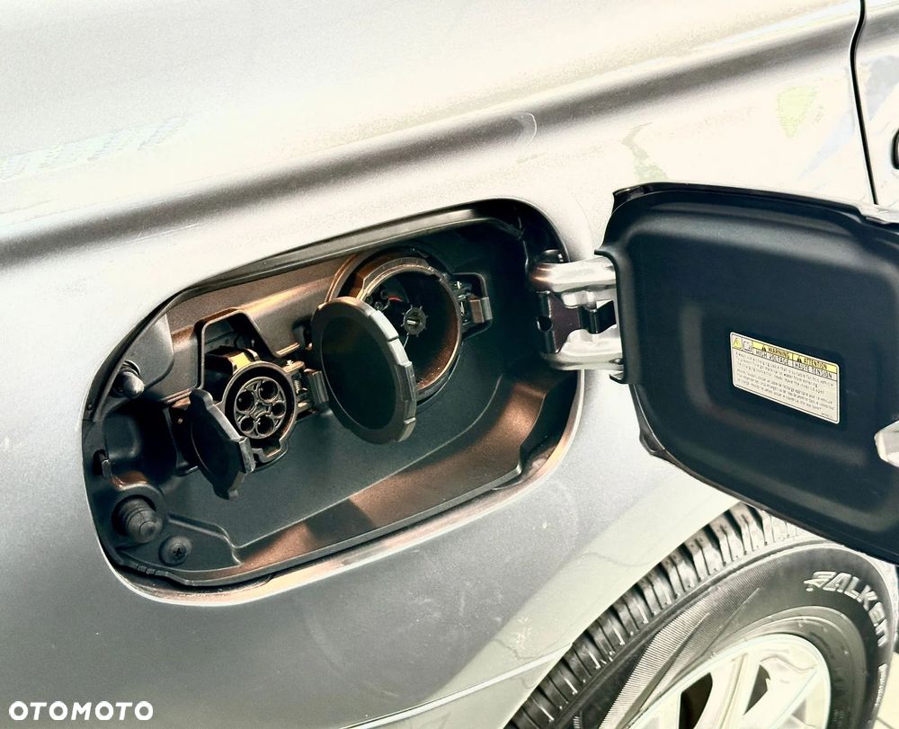 Mitsubishi Outlander 2.0 4WD Plug-In Hybrid Plus - 2