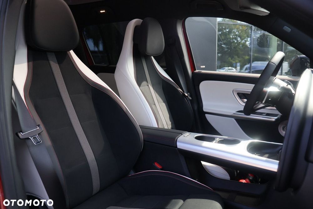 Mercedes-Benz GLB - 12