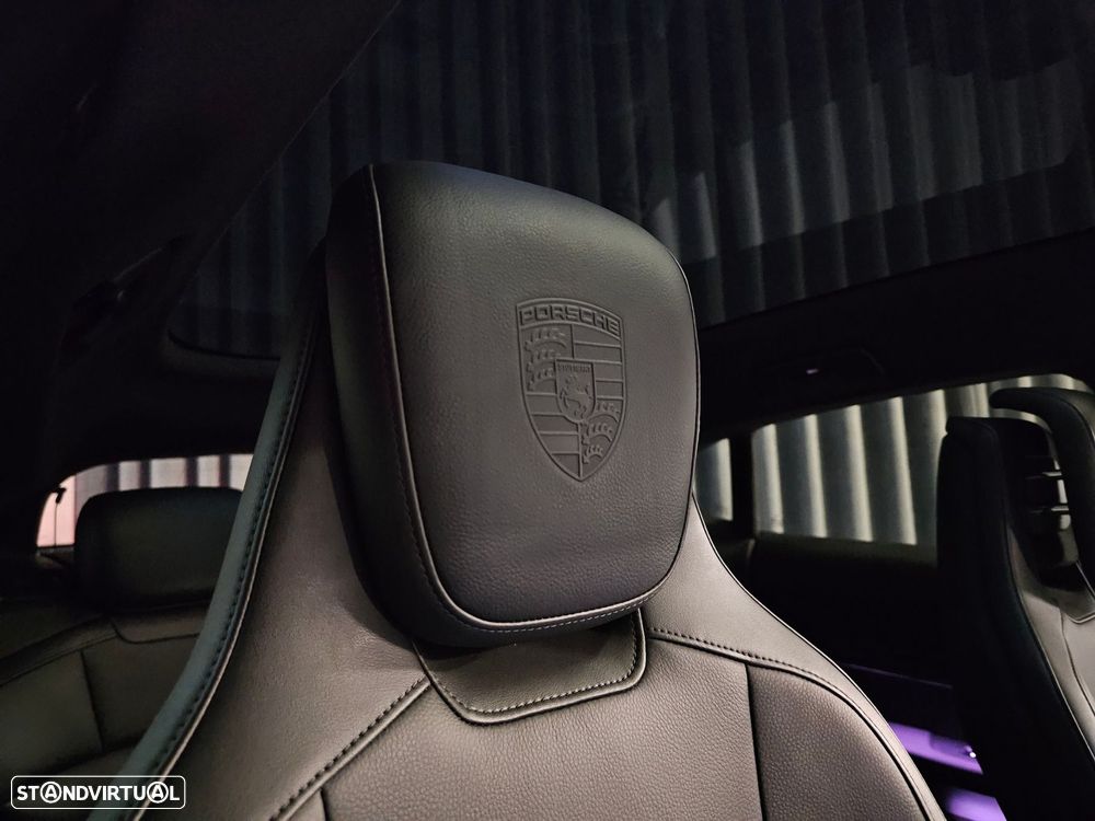 Porsche Taycan Cross Turismo 4 - 23