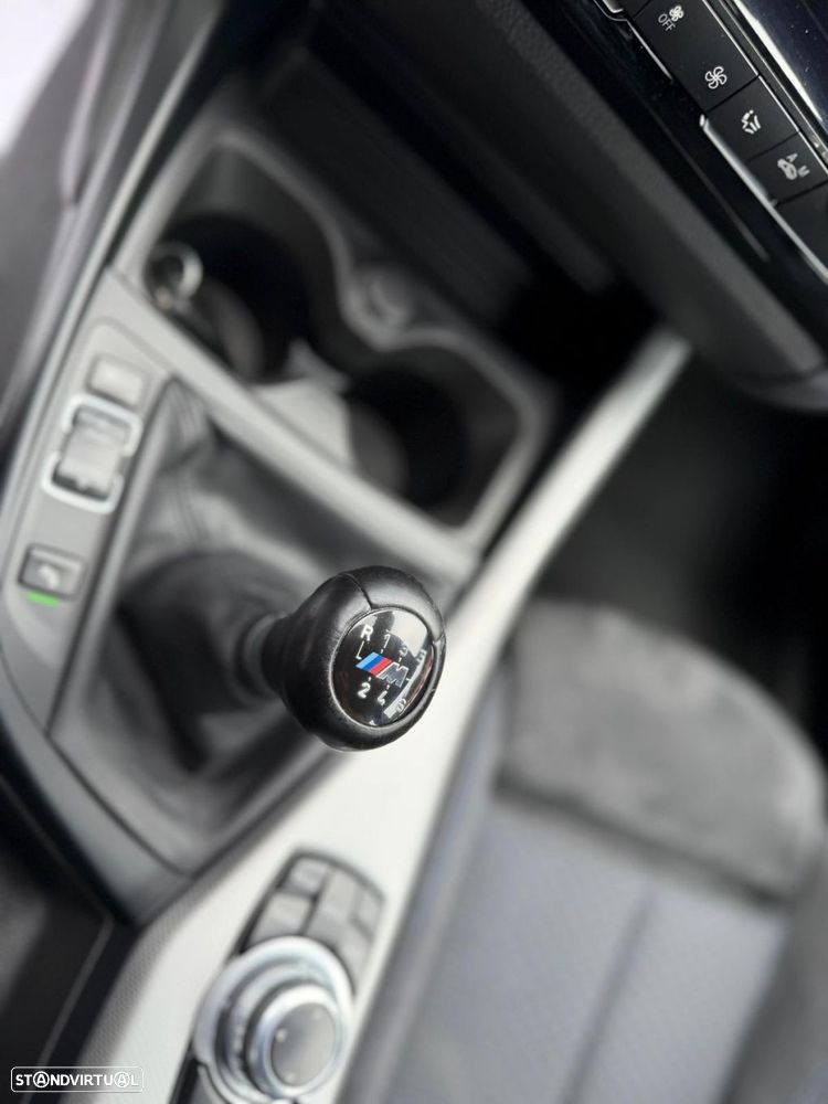 BMW 116 d Pack M - 19