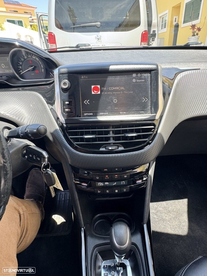 Peugeot 2008 1.2 PureTech Allure EAT6 - 12