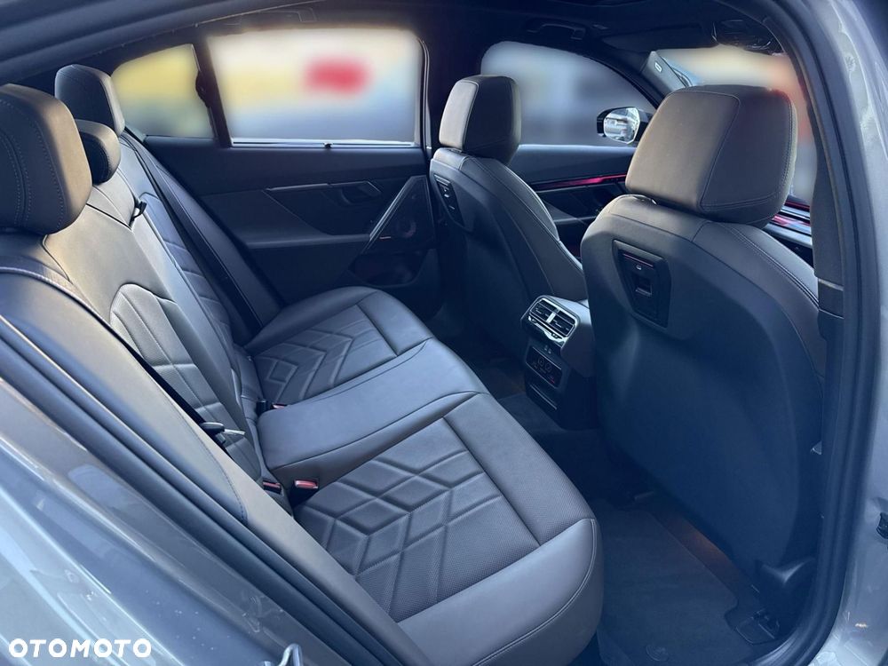 BMW i5 - 15