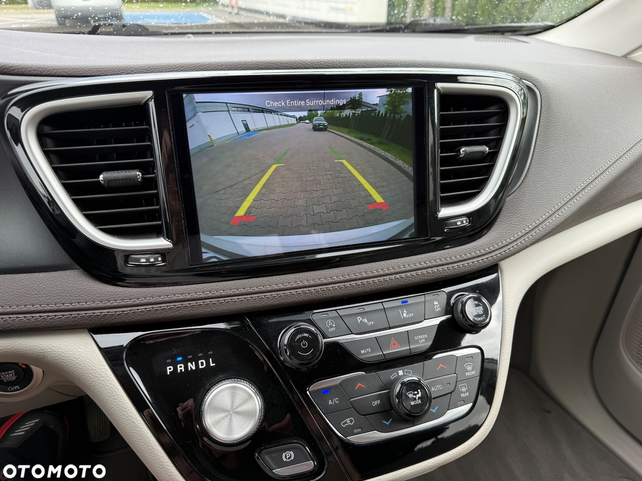 Chrysler Pacifica - 33