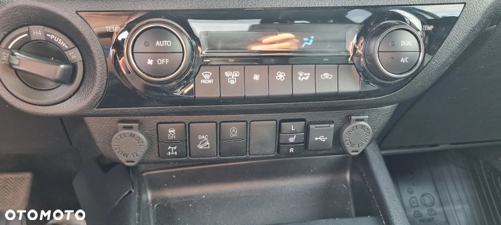 Toyota Hilux 4x4 Double Cab Autm Invincible - 15