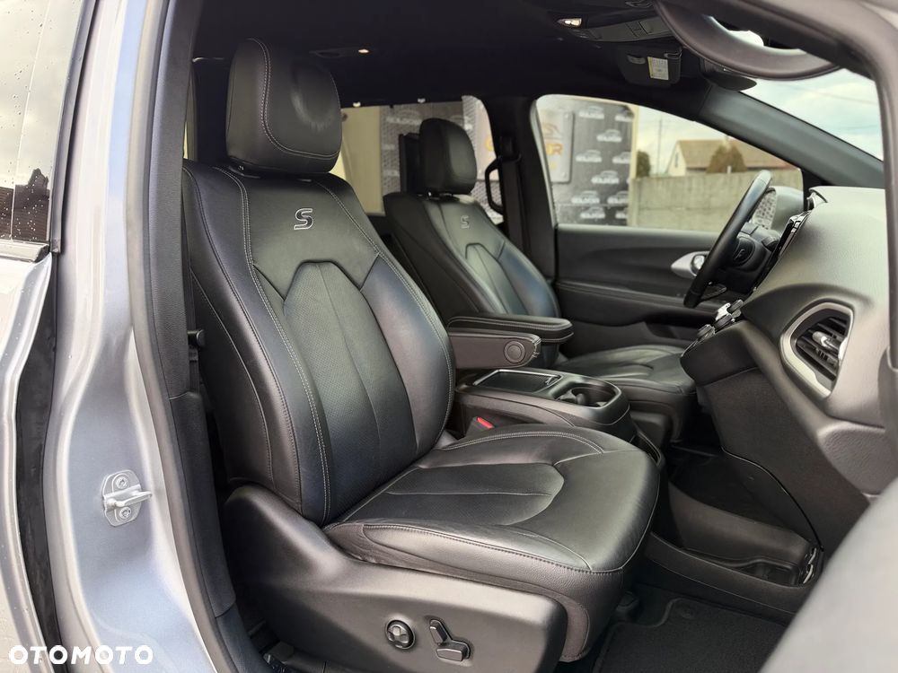 Chrysler Pacifica - 14