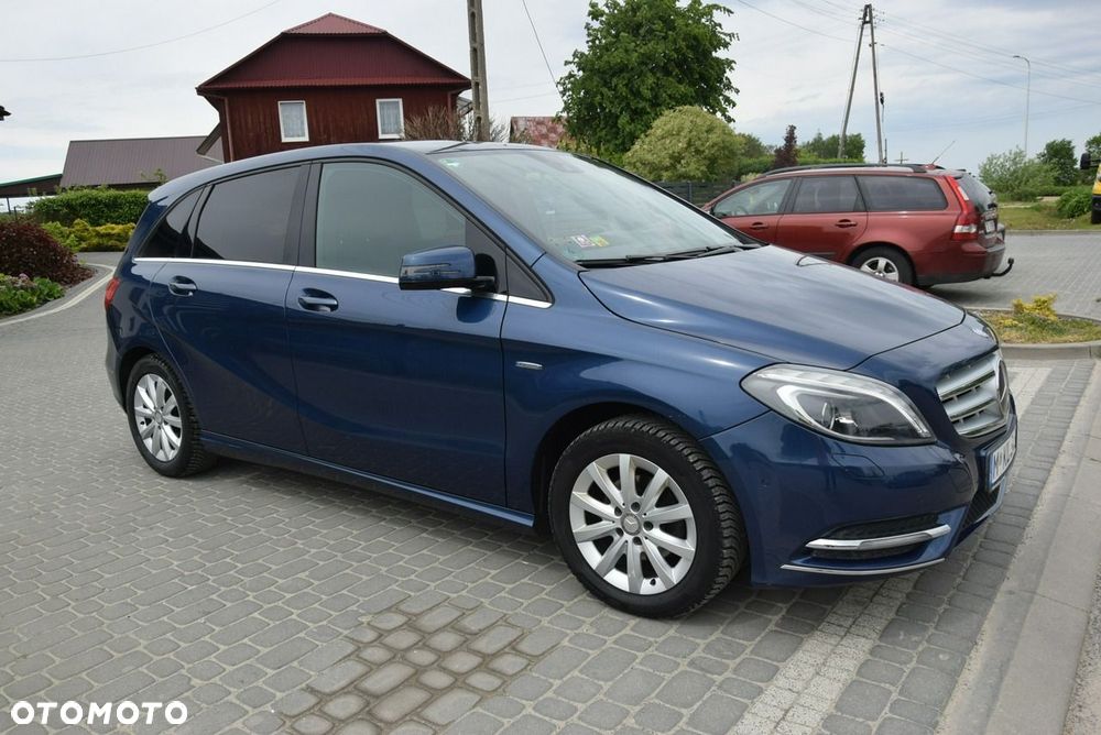 Mercedes-Benz Klasa B 180 Edition - 9