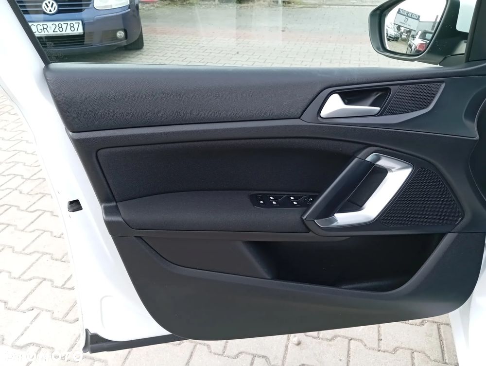 Peugeot 308 1.2 PureTech Allure S&S - 17