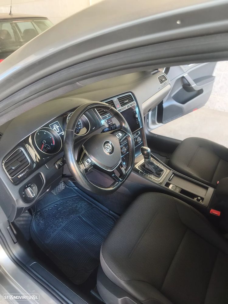 VW Golf 1.6 TDI Confortline DSG - 9