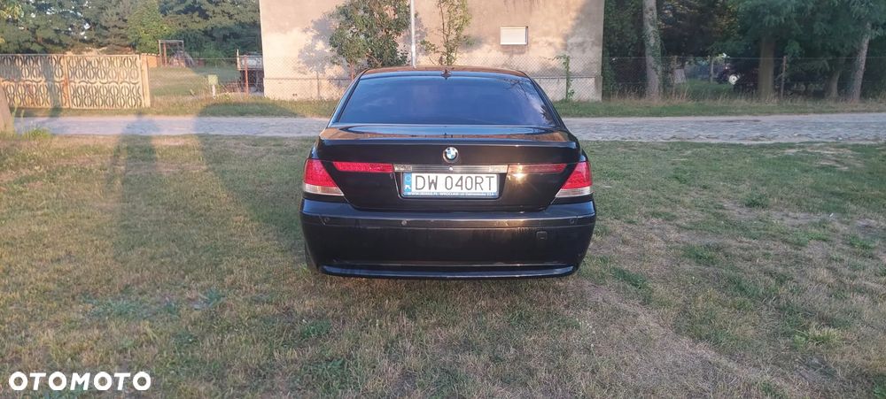 BMW Seria 7 745i - 4