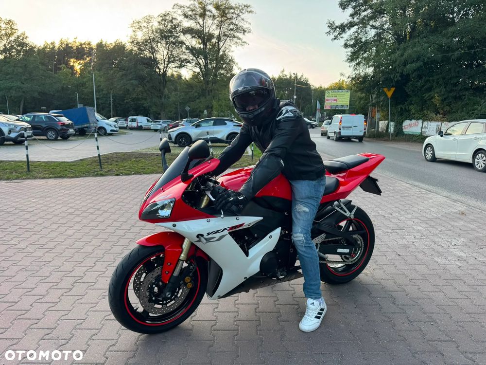 Yamaha R1 - 21